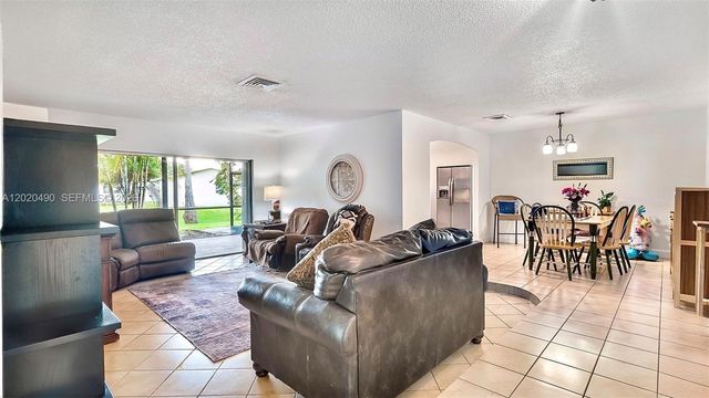 500 NW 96th Terrace, Pembroke Pines, FL 33024