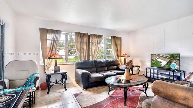500 NW 96th Terrace, Pembroke Pines, FL 33024