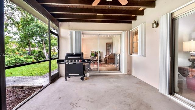500 NW 96th Terrace, Pembroke Pines, FL 33024