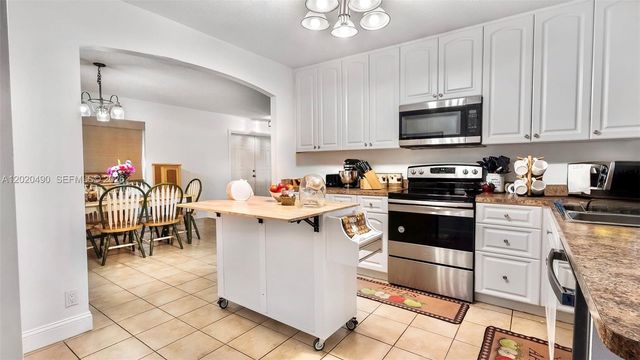 500 NW 96th Terrace, Pembroke Pines, FL 33024