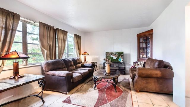 500 NW 96th Terrace, Pembroke Pines, FL 33024