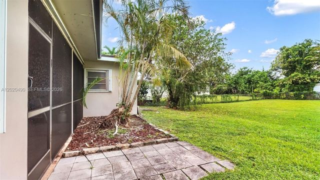 500 NW 96th Terrace, Pembroke Pines, FL 33024