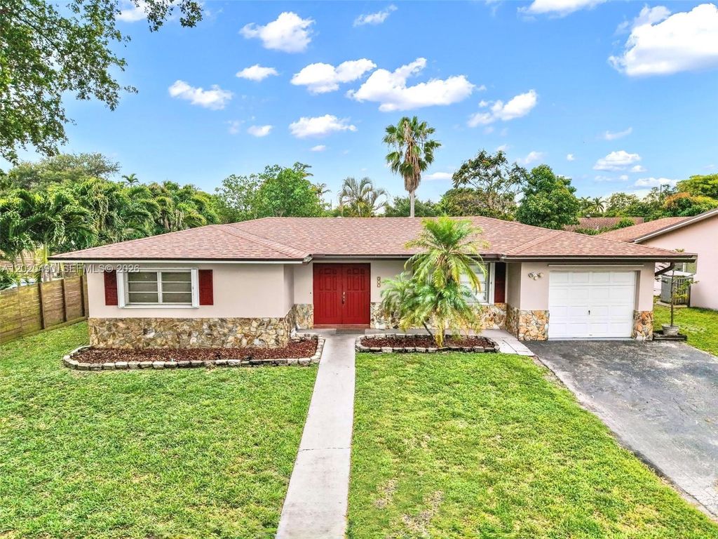 500 NW 96th Terrace, Pembroke Pines, FL 33024