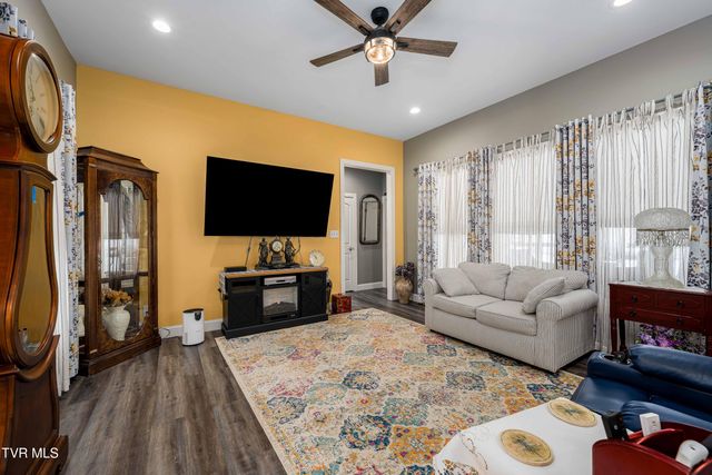 2166 Asheville Highway, Greeneville, TN 37743