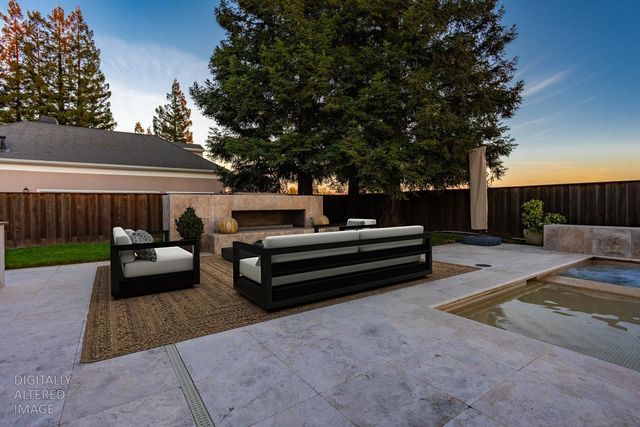 808 Country Club Dr, Modesto, CA 95356