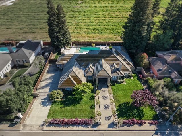 808 Country Club Dr, Modesto, CA 95356