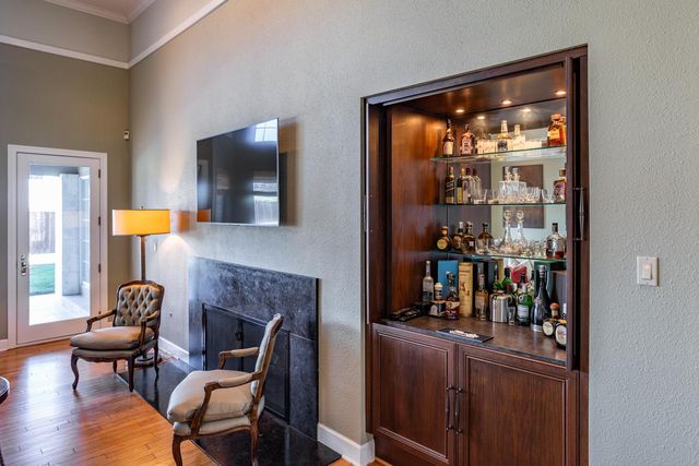 808 Country Club Dr, Modesto, CA 95356