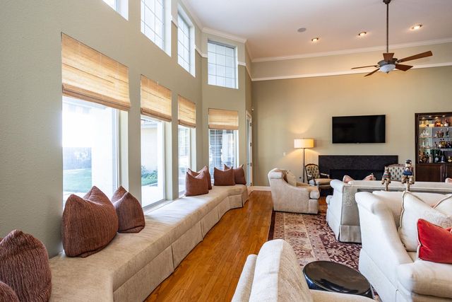 808 Country Club Dr, Modesto, CA 95356