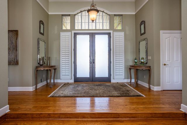 808 Country Club Dr, Modesto, CA 95356