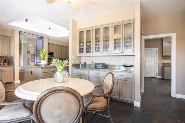 808 Country Club Dr, Modesto, CA 95356