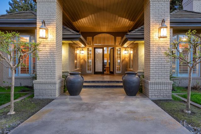 808 Country Club Dr, Modesto, CA 95356