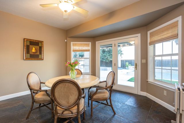 808 Country Club Dr, Modesto, CA 95356