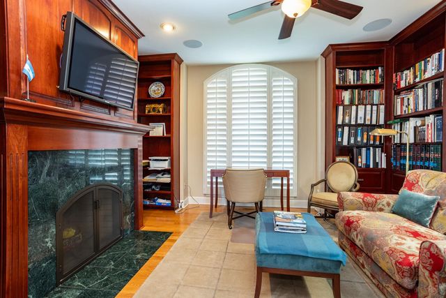 808 Country Club Dr, Modesto, CA 95356