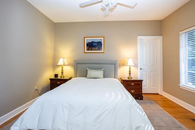 808 Country Club Dr, Modesto, CA 95356