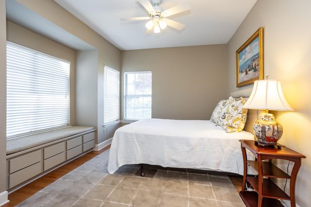 808 Country Club Dr, Modesto, CA 95356