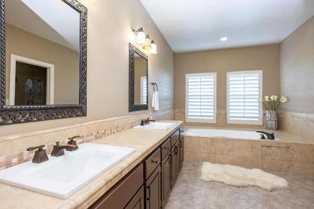 808 Country Club Dr, Modesto, CA 95356