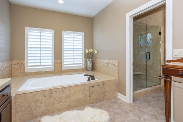 808 Country Club Dr, Modesto, CA 95356