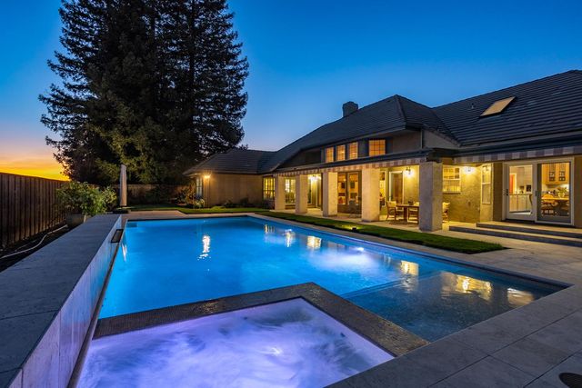 808 Country Club Dr, Modesto, CA 95356