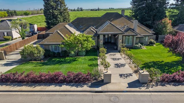 808 Country Club Dr, Modesto, CA 95356