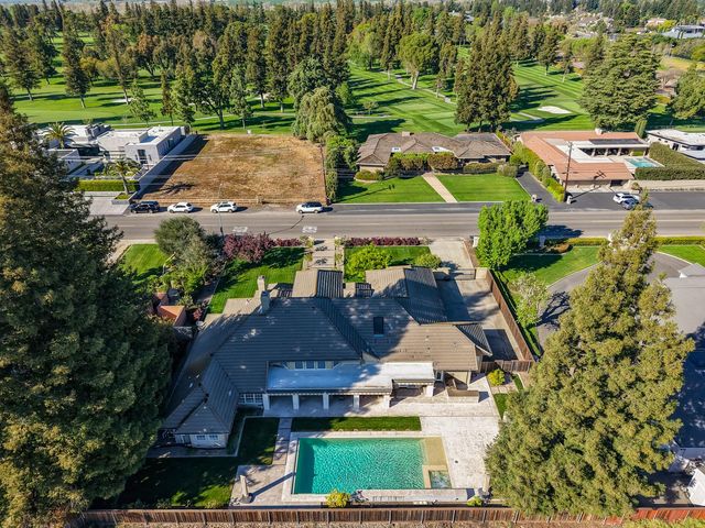 808 Country Club Dr, Modesto, CA 95356