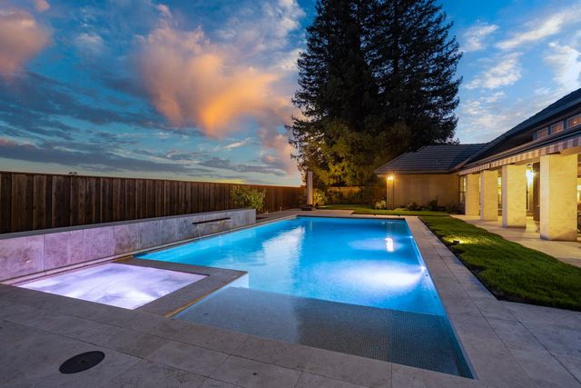 808 Country Club Dr, Modesto, CA 95356