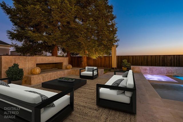 808 Country Club Dr, Modesto, CA 95356