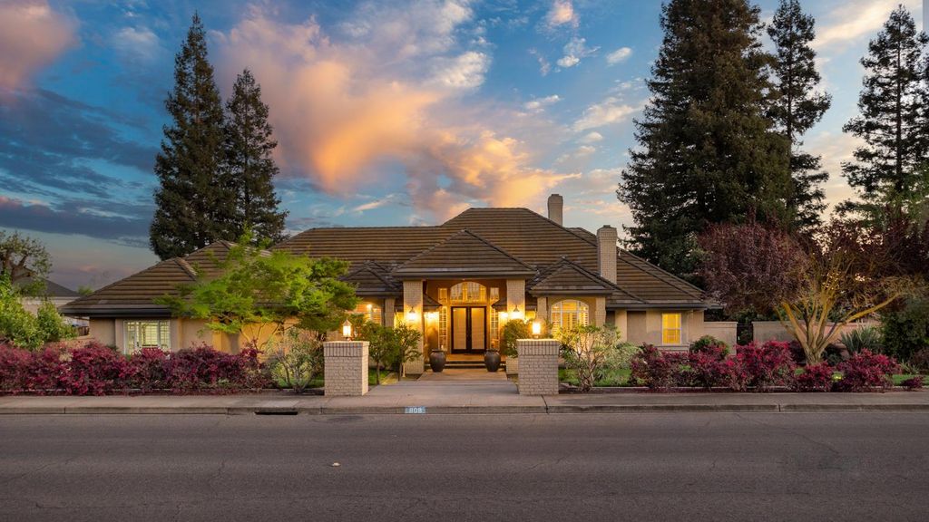 808 Country Club Dr, Modesto, CA 95356
