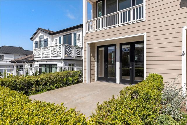 703 Poinsettia Avenue, Corona Del Mar, CA 92625