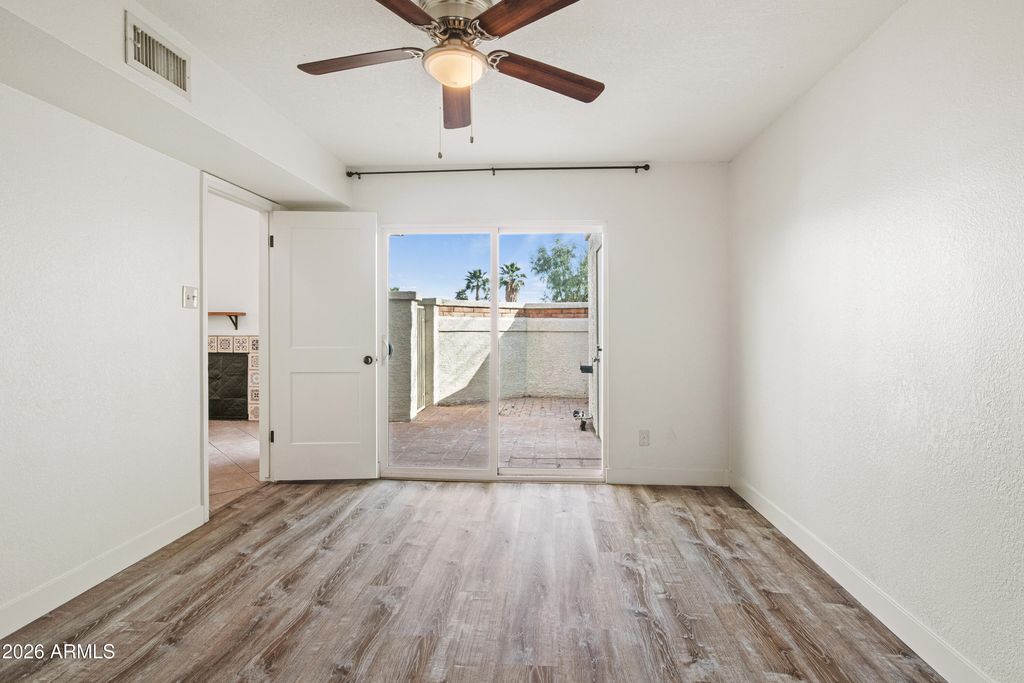 Image 13 of property listing at 1717 E UNION HILLS Drive 1035, Phoenix, AZ 85024