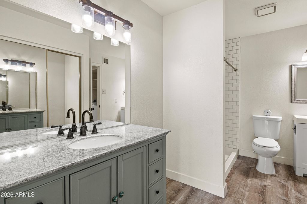Image 15 of property listing at 1717 E UNION HILLS Drive 1035, Phoenix, AZ 85024