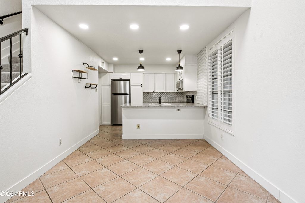 Image 6 of property listing at 1717 E UNION HILLS Drive 1035, Phoenix, AZ 85024