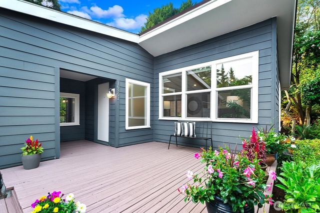 10303 20th Avenue NE, Seattle, WA 98125