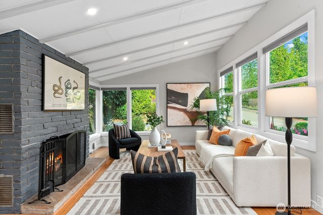 10303 20th Avenue NE, Seattle, WA 98125