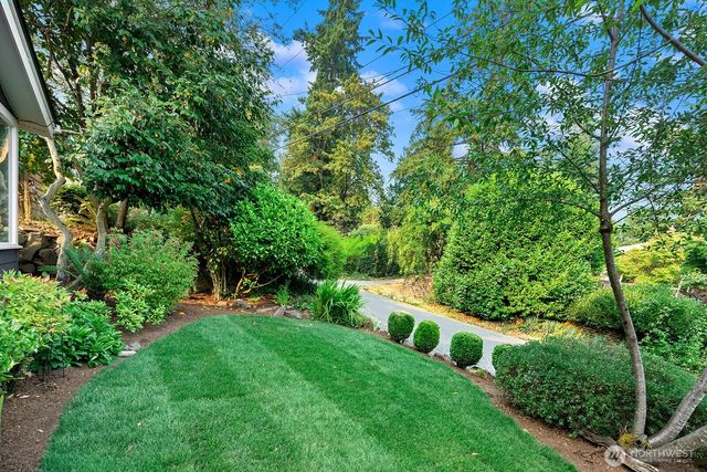 10303 20th Avenue NE, Seattle, WA 98125