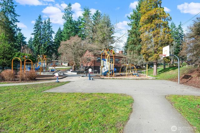 10303 20th Avenue NE, Seattle, WA 98125