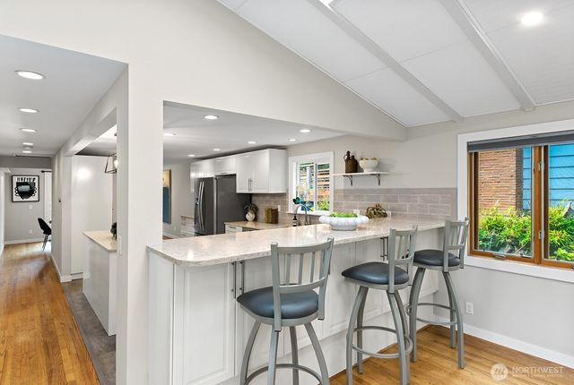 10303 20th Avenue NE, Seattle, WA 98125