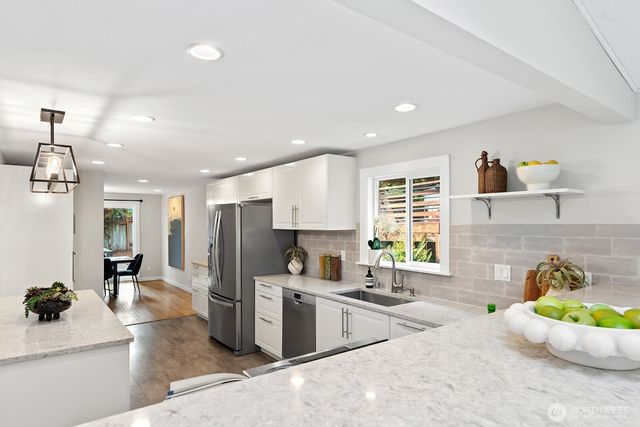10303 20th Avenue NE, Seattle, WA 98125