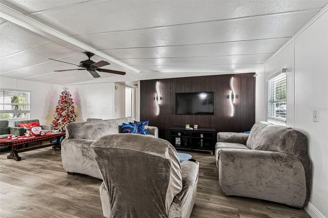 5111 DACCA DRIVE, Tampa, FL 33619