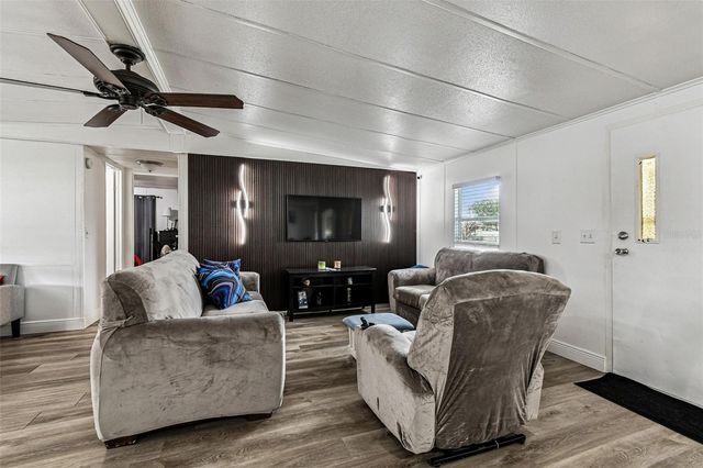 5111 DACCA DRIVE, Tampa, FL 33619