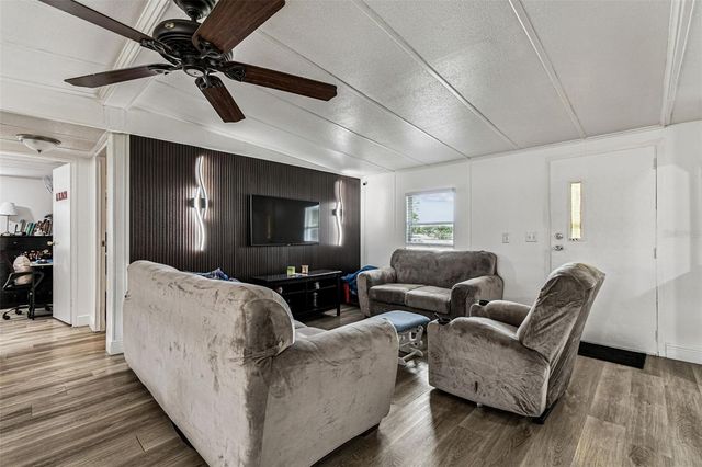 5111 DACCA DRIVE, Tampa, FL 33619