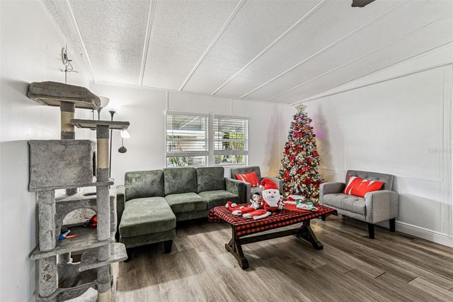 5111 DACCA DRIVE, Tampa, FL 33619