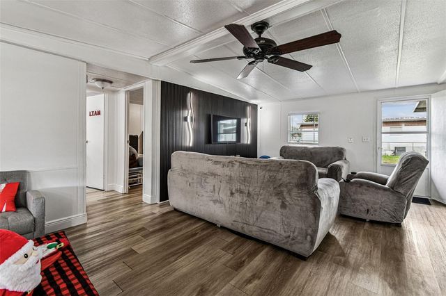 5111 DACCA DRIVE, Tampa, FL 33619