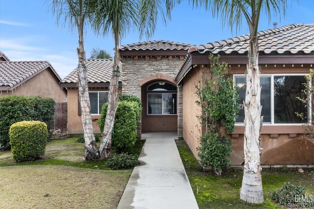 9415 Meadow Falls Drive, Bakersfield, CA 93311