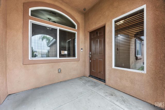 9415 Meadow Falls Drive, Bakersfield, CA 93311