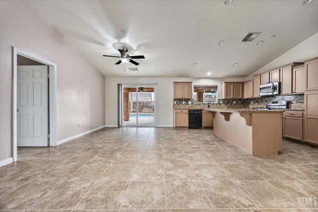 9415 Meadow Falls Drive, Bakersfield, CA 93311