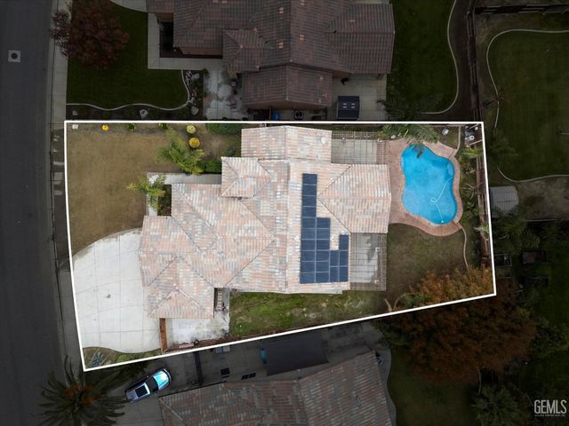 9415 Meadow Falls Drive, Bakersfield, CA 93311