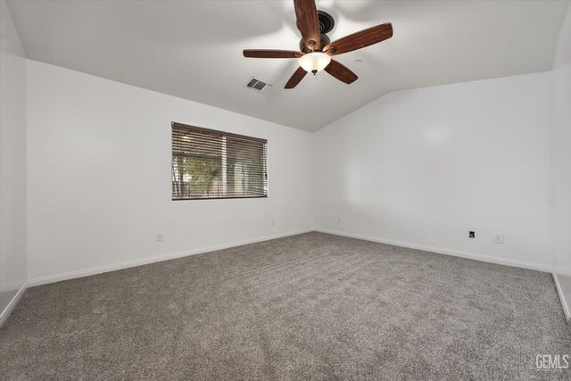 9415 Meadow Falls Drive, Bakersfield, CA 93311