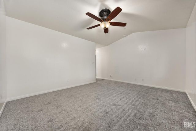 9415 Meadow Falls Drive, Bakersfield, CA 93311