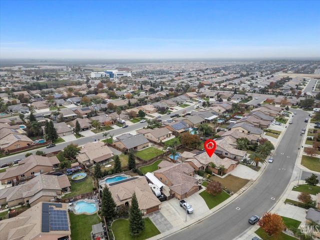 9415 Meadow Falls Drive, Bakersfield, CA 93311