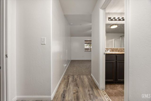 9415 Meadow Falls Drive, Bakersfield, CA 93311